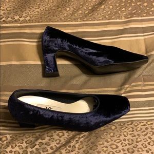 Navy heels